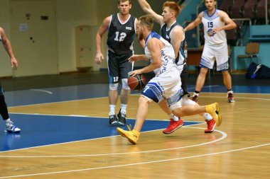 Orenburg, Rusya - 13-16 Haziran 2019 yıl: Erkekler basketbol oynuyor