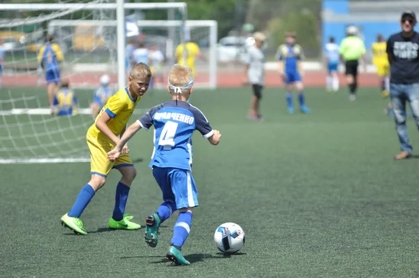 Orenburg, Rusya - 2 Haziran 2019 yıl: Erkekler futbol oynuyor