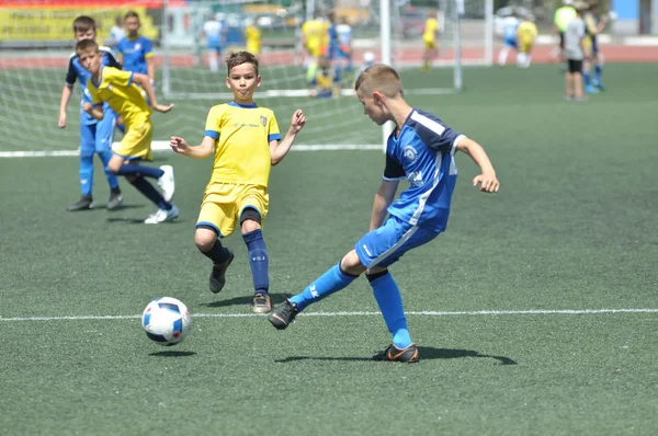 Orenburg, Russia - June 2, 2019 year: The boys play football — Stock Photo, Image