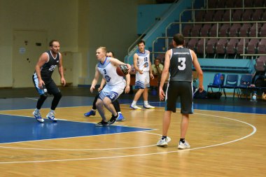 Orenburg, Rusya - 13-16 Haziran 2019 yıl: Erkekler basketbol oynuyor