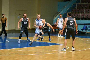 Orenburg, Rusya - 13-16 Haziran 2019 yıl: Erkekler basketbol oynuyor