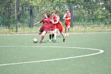 Orenburg, Rusya-12 Haziran 2019 yıl: kızlar futbol oynuyor