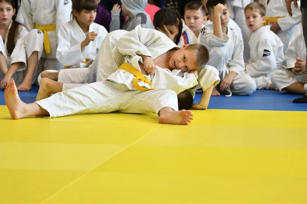 Orenburg, Rusia - 05 de noviembre de 2016: Los niños compiten en Judo —  Fotos de Stock