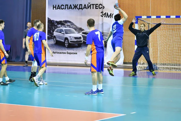 Orenburg, Rússia - 11-13 Fevereiro 2018 ano: meninos jogar no handebol — Fotografia de Stock