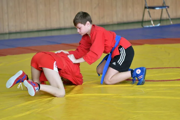 Orenburg, Russia - February 23, 2019: Boys competitions Sambo — Stock Photo, Image