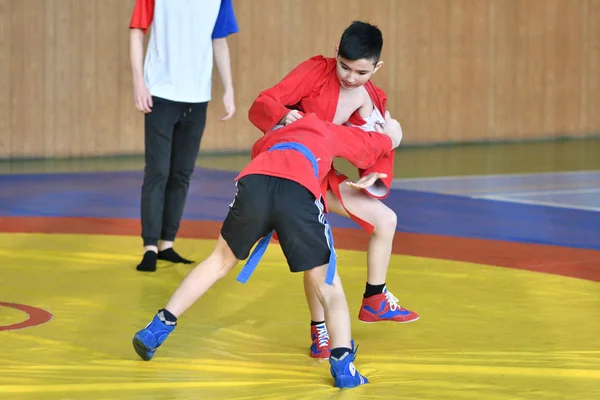 Orenburg, Rusia - 23 de febrero de 2019: Concursos para niños Sambo — Foto de Stock