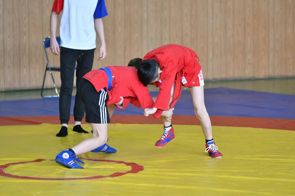 Orenburg, Rússia - 23 de fevereiro de 2019: Competições de meninos Sambo — Fotografia de Stock