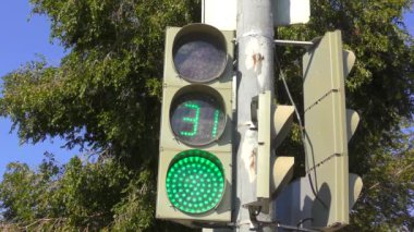 Kavşaktaki trafik ışıkları geri sayıma neden oldu