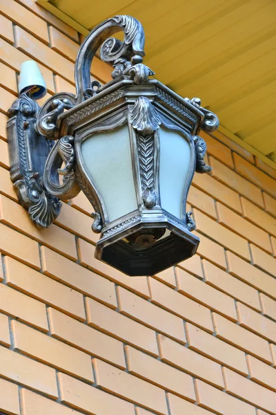 Lantern on the wall — Stock Photo, Image