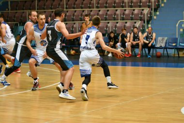 Orenburg, Rusya - 13-16 Haziran 2019 yıl: Erkekler basketbol oynuyor
