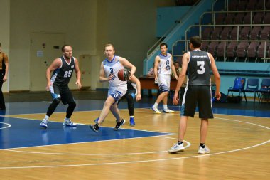 Orenburg, Rusya - 13-16 Haziran 2019 yıl: Erkekler basketbol oynuyor