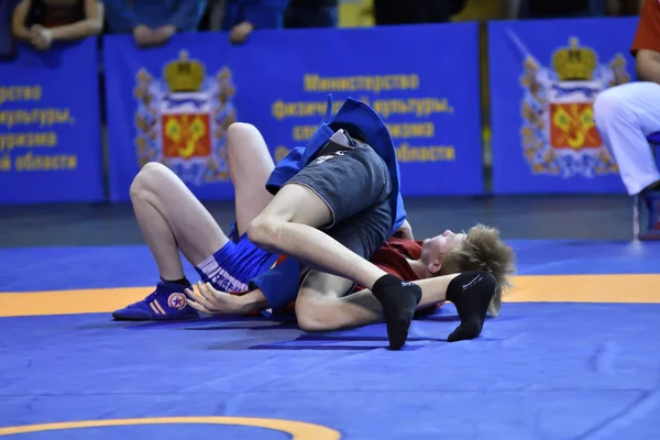 Orenburg, Rússia - 16 de fevereiro de 2019: Competições de meninos Sambo — Fotografia de Stock