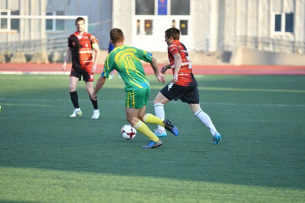 Orenburg, Ryssland 8 juni 2017 år: pojkar spelar fotboll — Stockfoto