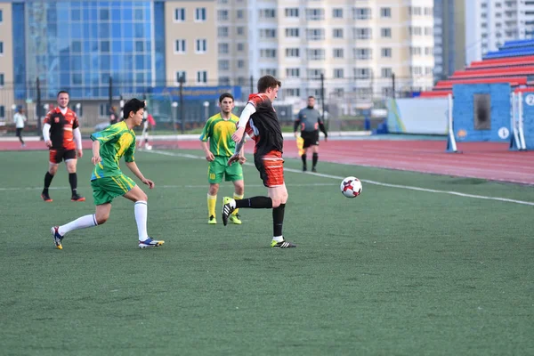 Orenburg, Rusya Federasyonu 8 Haziran 2017 yıl: Boys futbol oynamak