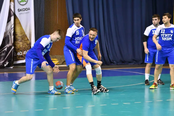 Orenburg, russland - 11-13 februar 2018 jahr: boys play in handball — Stockfoto