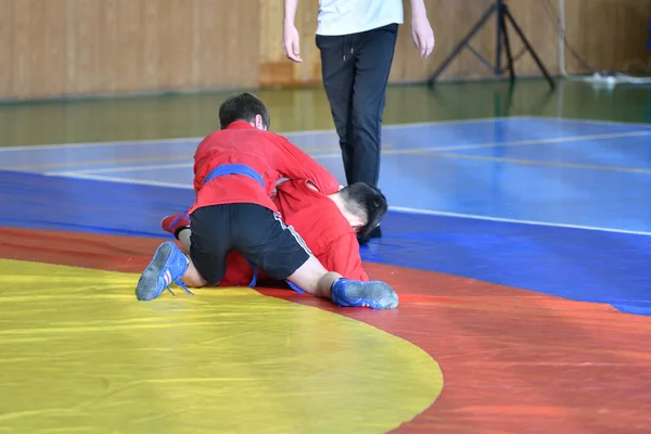 Orenburg, Rússia - 23 de fevereiro de 2019: Competições de meninos Sambo — Fotografia de Stock