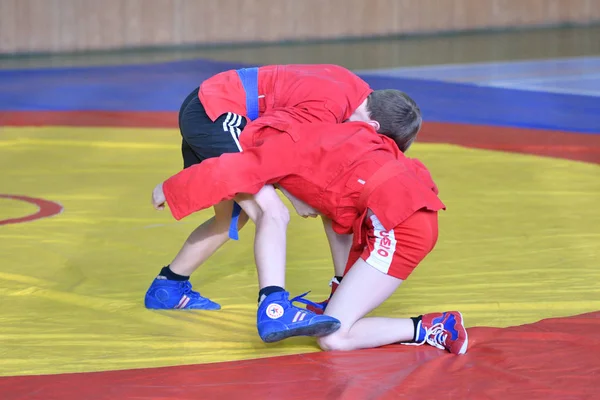 Orenburg, Rusia - 23 de febrero de 2019: Concursos para niños Sambo — Foto de Stock