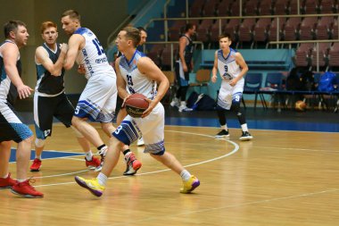 Orenburg, Rusya - 13-16 Haziran 2019 yıl: Erkekler basketbol oynuyor