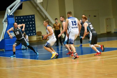 Orenburg, Rusya - 13-16 Haziran 2019 yıl: Erkekler basketbol oynuyor