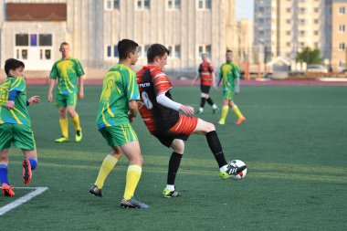 Orenburg, Rusya Federasyonu 8 Haziran 2017 yıl: Boys futbol oynamak