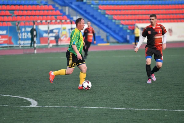 Orenburg, Rusia, 8 de junio de 2017 año: Los niños juegan fútbol —  Fotos de Stock