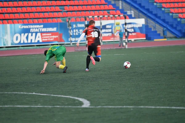 오렌부르크, 러시아 8 6 월 2017 년 : 소년은 축구를 — 스톡 사진