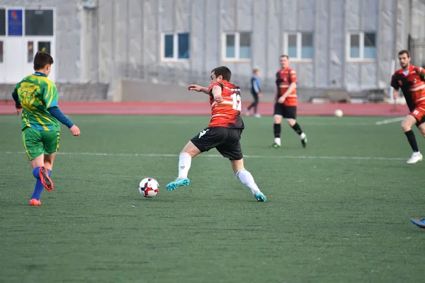 Orenburg, Rusia, 8 de junio de 2017 año: Los niños juegan fútbol —  Fotos de Stock