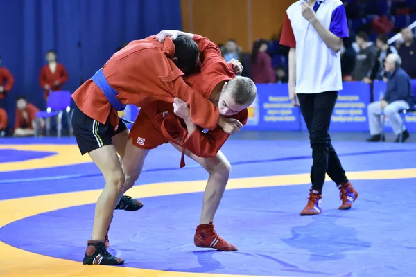 Orenburg, Rússia - 16 de fevereiro de 2019: Competições de meninos Sambo — Fotografia de Stock