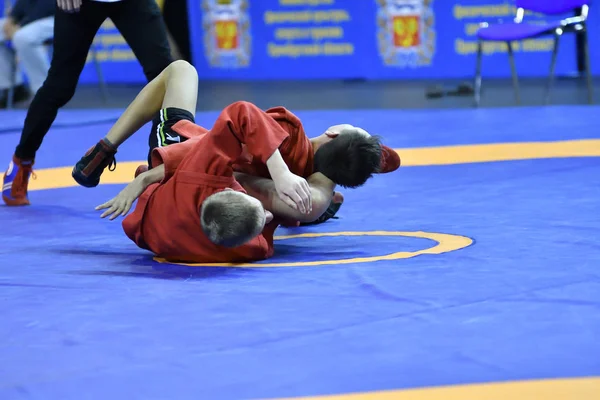 Orenburg, Russia - February 16, 2019: Boys competitions Sambo — Stock Photo, Image