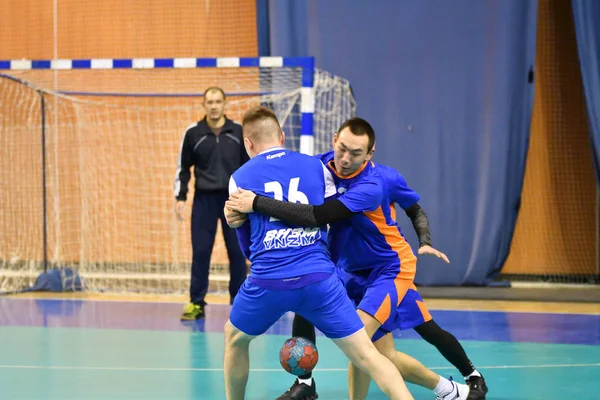 Orenburg, Rússia - 11-13 Fevereiro 2018 ano: meninos jogar no handebol — Fotografia de Stock