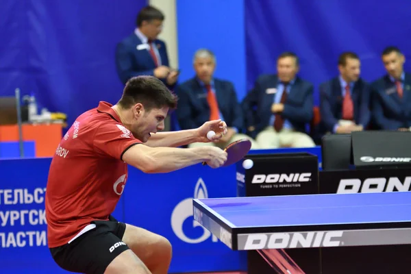 Orenburg, Rusko - 28 září 2017 roky: chlapce soutěžit v herní stolní tenis — Stock fotografie