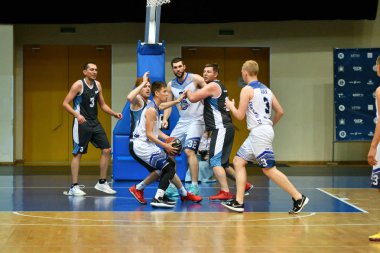Orenburg, Rusya - 13-16 Haziran 2019 yıl: Erkekler basketbol oynuyor