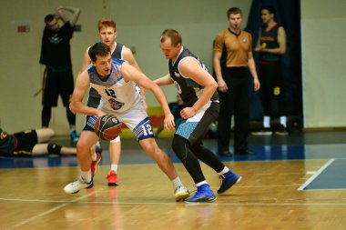 Orenburg, Rusya - 13-16 Haziran 2019 yıl: Erkekler basketbol oynuyor