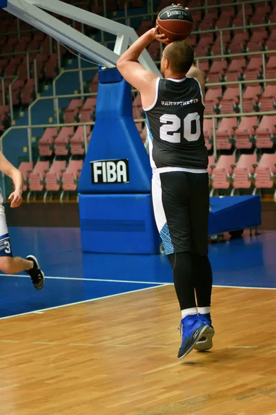 俄罗斯奥伦堡 - 2019年6月13-16日：男子打篮球 — 图库照片