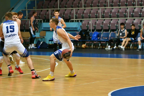 Orenburg, Russia - 13-16 June 2019 year: Men play basketball — Stock Photo, Image