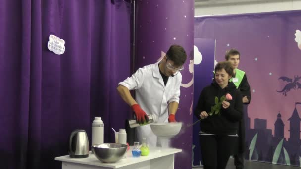 Orenburg Russia September 2019 Man Shows Experience Liquid Nitrogen — Stock Video