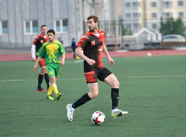 오렌부르크, 러시아 8 6 월 2017 년 : 소년은 축구를 — 스톡 사진