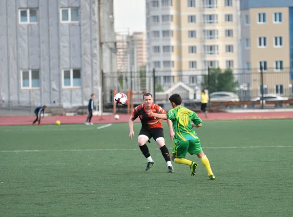 Orenburg, Russia � 8 June 2017 year: Boys play football — Stok Foto