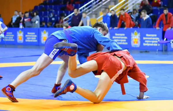 Orenburg, Rusland - 16 februari 2019: Jongens wedstrijden Sambo — Stockfoto