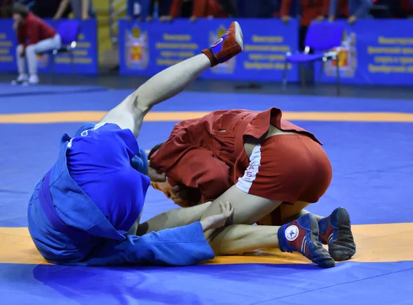 Orenburg, Rússia - 16 de fevereiro de 2019: Competições de meninos Sambo — Fotografia de Stock