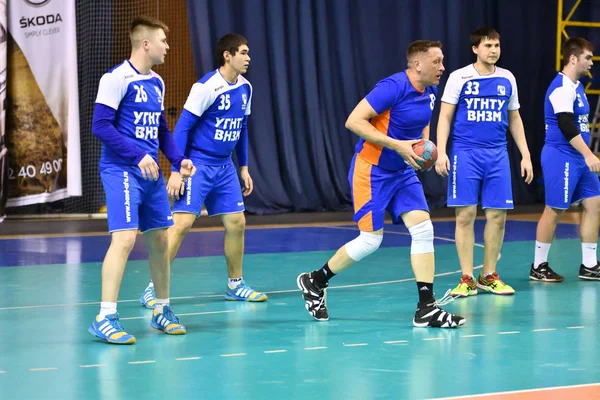 Orenburg, Russie - 11-13 février 2018 année : les garçons jouent au handball — Photo