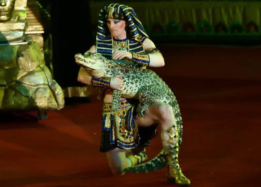 Orenburg, Rusya - 12 Ekim 2019: Antrenman ve timsah