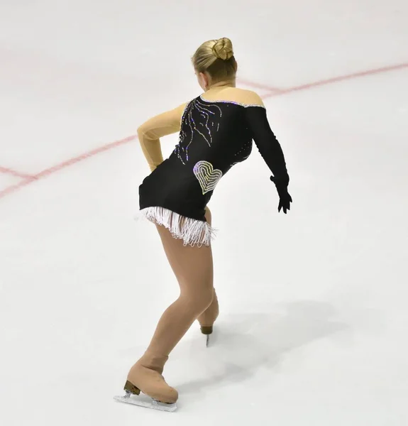 Meisje schaatsen — Stockfoto