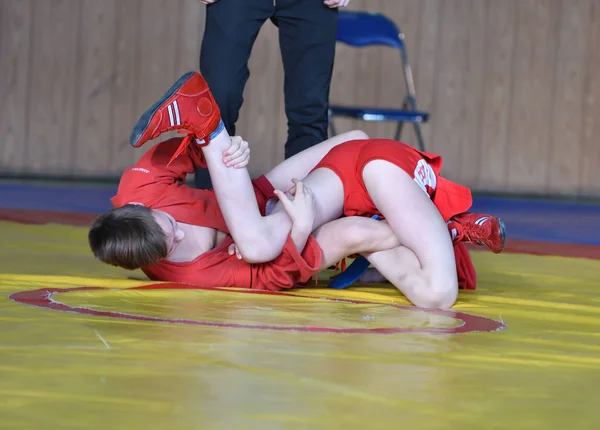 Orenburg, Rússia - 23 de fevereiro de 2019: Competições de meninos Sambo — Fotografia de Stock