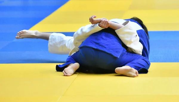 Lányok versenyeznek Judo — Stock Fotó