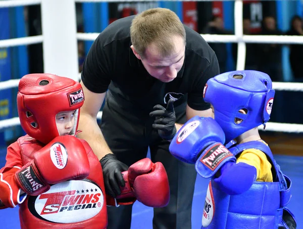 Orenburg, Russia - October 20, 2019: Boys compete in Thai boxing — Stock Photo, Image