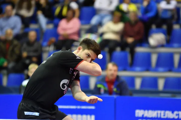 Orenburg, Rusia - 28 de septiembre de 2017 años: niño competir en el juego de tenis de mesa —  Fotos de Stock