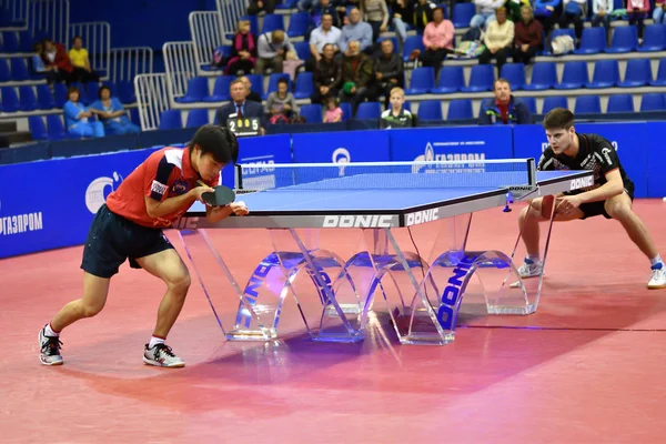 Orenburg, Rusia - 28 de septiembre de 2017 años: niño competir en el juego de tenis de mesa —  Fotos de Stock