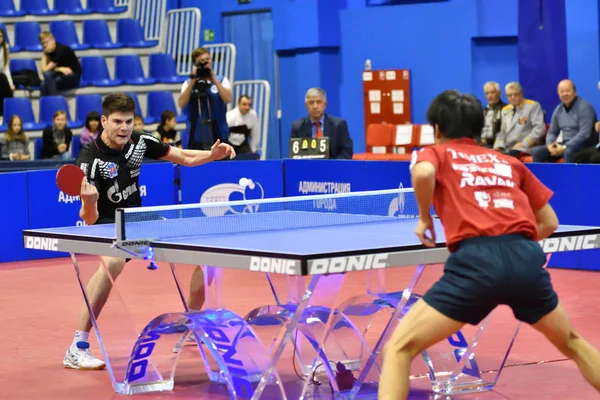 Orenburg, Rusia - 28 de septiembre de 2017 años: niño competir en el juego de tenis de mesa —  Fotos de Stock