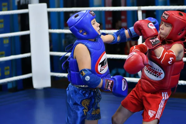 Orenburg, Russia - October 20, 2019: Boys compete in Thai boxing — Stock Photo, Image